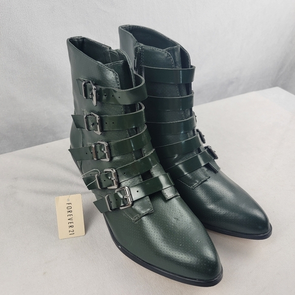 NWT Forever 21 hunter green perforated buckle biker ankle booties in size 8 - Picture 2 of 8